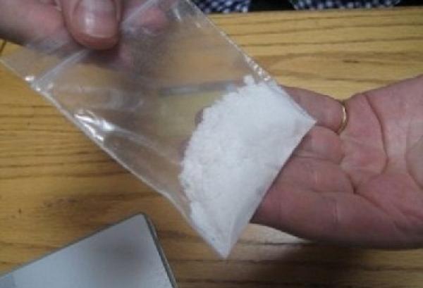 يموت اختناقا بعد ابتلاع كيس مخدرات تخوفا من الشرطة