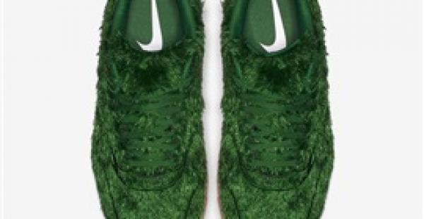 نايكي تبتكر حذاء غريبا يشبه العشب (فيديو)