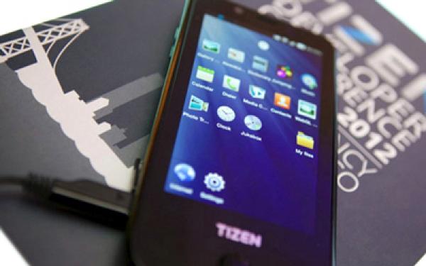 «سامسونغ»: هاتف بنظام «تايزن» فبراير 2014
