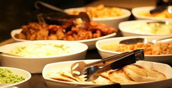 دراسة: الالتزام بتناول ثلاث وجبات يومياً قد يضر بالصحة