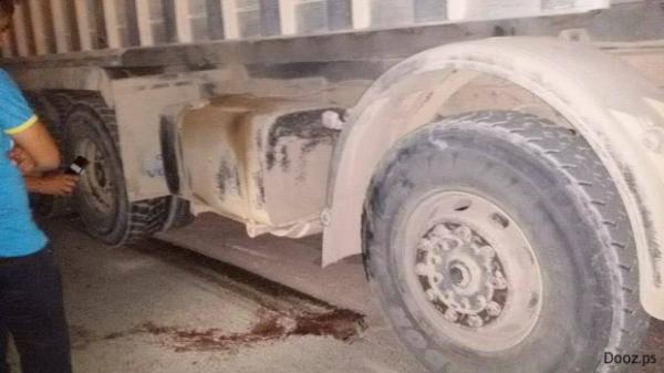 يا ربي السلامة...شاحنة تدهس  طفلا عمره 3 سنوات وتحول جسده إلى أشلاء أمام أنظار والدته