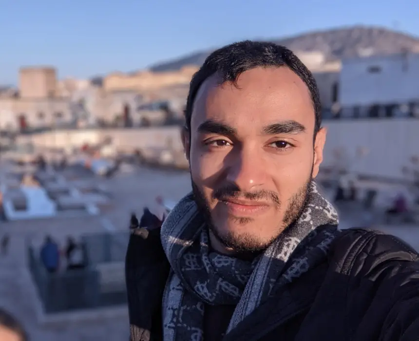 السلطة المغربية وبائع السمك: بين احتواء الغضب الشعبي والذكاء السياسي.