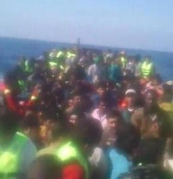 فيديو صادم ...مهاجرين سريين مغاربة "مقشبين" على متن مركب صيد وهذا ماقالوه أمام الموت 