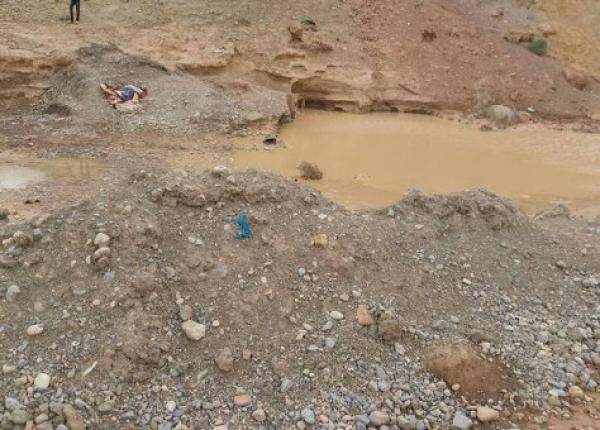 مؤلم... هكذا لقي طفل عمره 3 سنوات حتفه غرقا في حفرة مائية لاحدى المقاولات