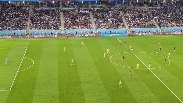 فضيحة بـ"المونديال".. حكم يسمح بتواجد 12 لاعبا في الملعب!