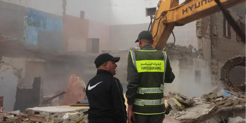 الجرافات تكتسح 