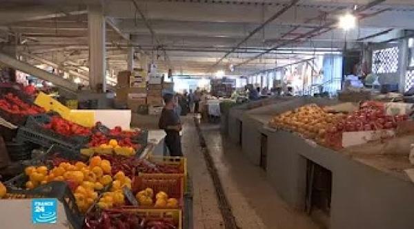عزوف الجزائريين عن شراء الخضار والفواكه.. والسبب؟