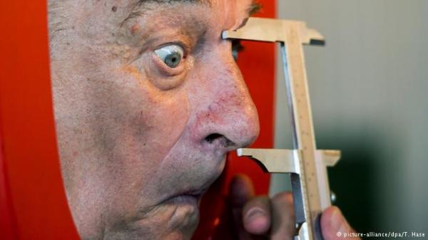 هولندي وألمانية يفوزان بمسابقة أكبر أنف في العالم