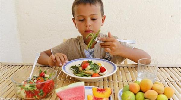 كيف يؤثر الطعام على ذكاء الطفل؟