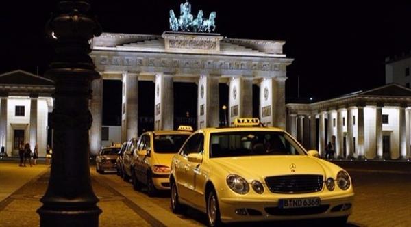 سائق أجرة يستدعي الشرطة في ألمانيا بسبب إكرامية قيمتها 3 سنتات