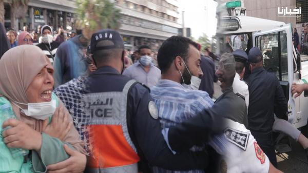 طـردونا من الخدمة بسبابو .. مواطنون بالبيضاء يـحتجون ضد جواز التلــقيح