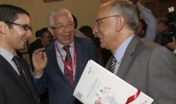 عيوش يدعو إلى طرد النقابات و السياسيين من مجلس عزيمان