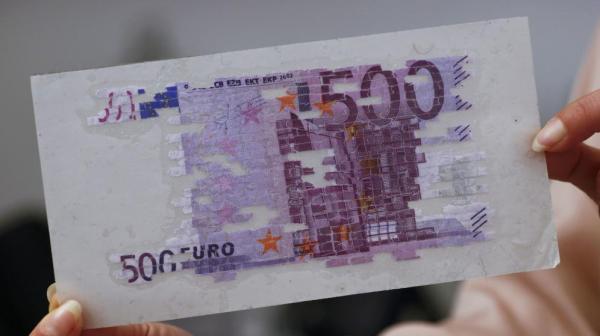 أمن مطار مراكش يضبط أوراق مالية مزيفة  بحوزة طالب فرنسي