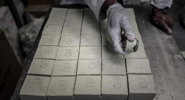 قرية عربية تنتج أغلى صابونة في العالم... والشيخة موزة أبرز مستخدميها