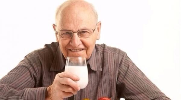 نقص السوائل يشكل خطراً على المسنين