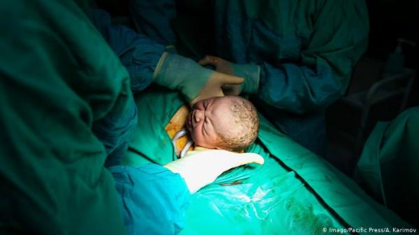 دراسة: الأطفال المولودون قيصرياً يحملون بكتيريا مسببة للأمراض طول عمرهم