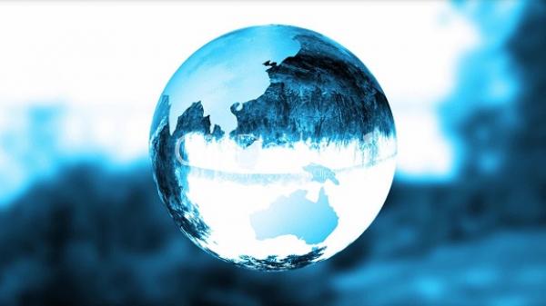 ما أصل الزجاج الموجود على الأرض؟