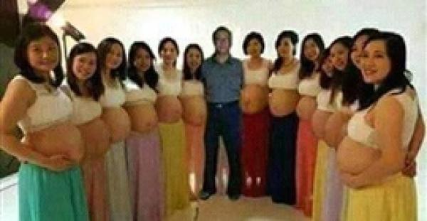 بالفيديو.. رجل متزوج من 13 امرأة وجميعهن حامل في نفس الشهر