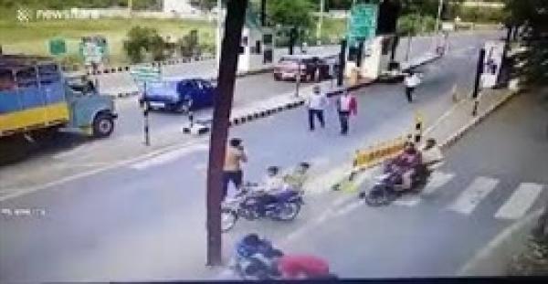 بالفيديو.. محاولة شباب تفادي دفع فاتورة "اوطوروط" انتهت بكارثة