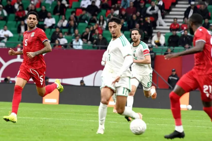 ورطة طاقم المنتخب الجزائري.. سرقة كرتين في مباراة غينيا الاستوائية وموقف محرج مع الكاف