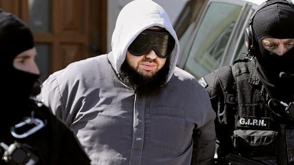 فرنسا تطرد مغربيا "متورطا" في مجموعة جهادية فرنسية