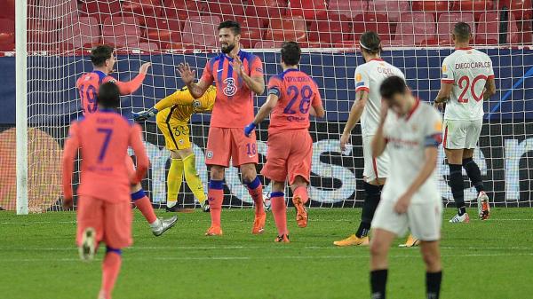 "سوبر هاتريك" جيرو يقود تشيلسي لاكتساح إشبيلية