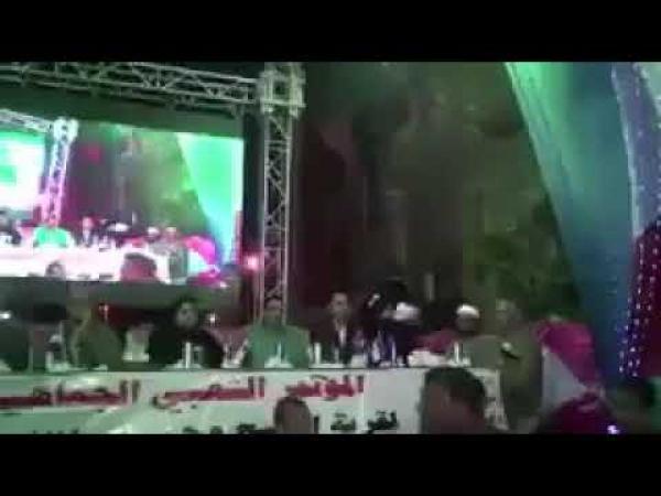 سقوط شاشة عرض كبيرة على رأس نواب مصريين اثناء مؤتمر صحفي