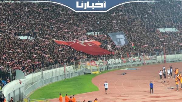 جماهير الوداد تحيي ذكرى رحيل يوسف بلخوجة وترفع قميصا يحمل رقمه