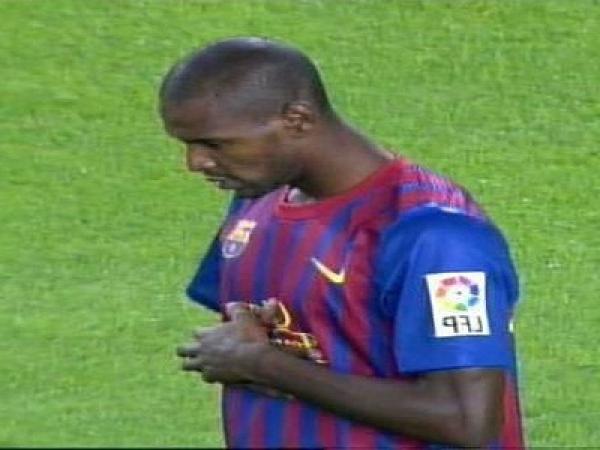 المسلم  أبيدال يساند مراهقا لتخطي مرض السرطان 