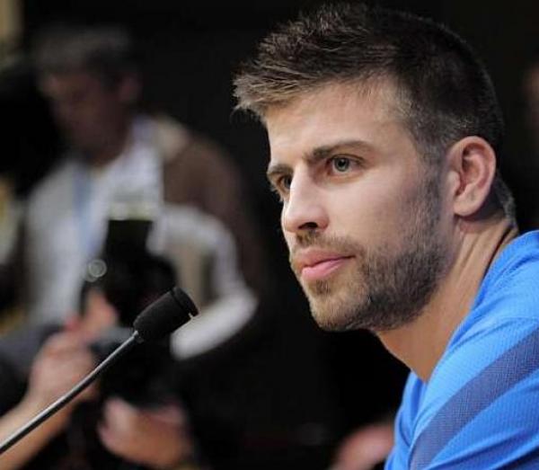 بيكيه: لست جاسوس الكلاسيكو.. والأقارب في قفص الاتهام! 