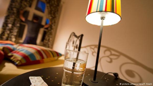 تجنب وضع كأس ماء بالقرب منك أثناء النوم!