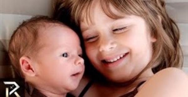 بالفيديو.. أصغر 10 أمهات في العالم