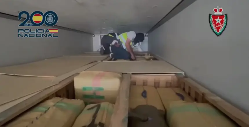 تنسيق أمني مغربي إسباني يُسفر عن حجز 20 طناً من الحشيش داخل شحنات فلفل