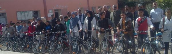 اليوسفية: تلاميذ الثانوية الإعدادية الراضي السلاوي يتسلمون 30 دراجة هوائية         