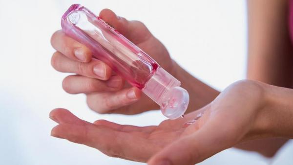 المرجو الانتباه...أم شابة تصاب بحروق بليغة جدا بسبب معقم اليدين (صورة)