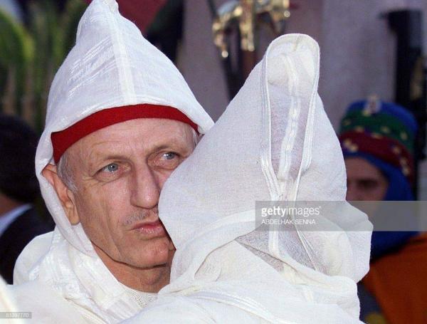 مستشار الملك يتعرض لحادثة سير رفقة ابنته