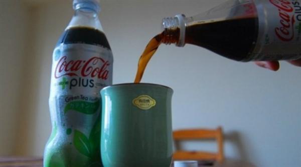 هذه عقوبة أب اعتمد فقط على الكولا والبسكويت لإطعام طفليه!