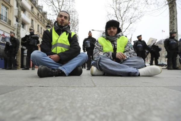 حركة "السترات الصفراء" تتراجع.. هل اقتربت نهايتها ؟