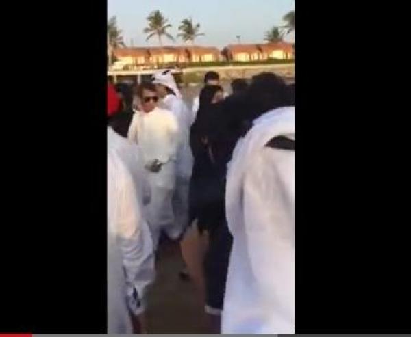 بالفيديو: فتاتان تتعرضان لتحرش جماعي في جدة