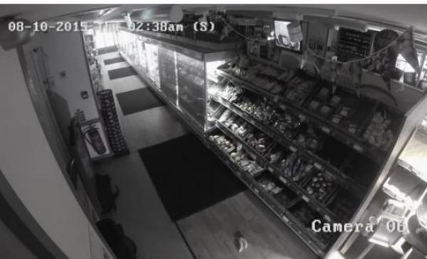 بالفيديو: شبح يُسقط الأطعمة عن الرفوف في متجر بريطاني