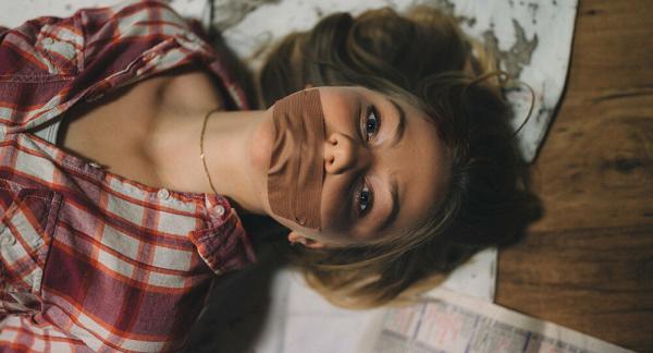 اختطاف نادلة وصديقتها القاصر بالدار البيضاء واغتصابهما جماعيا لأسباب انتقامية