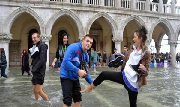 ولاية ماليزية تحظر ارتداء أي من الجنسين ملابس الآخر