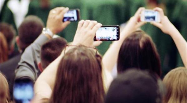 دراسة: الهواتف الذكية تؤثر سلباً على الطلبة