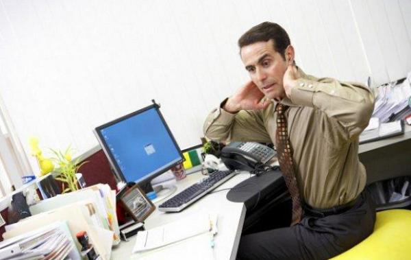 حذاري من الجلوس لفترات طويلة فهو يزيد مخاطر الإصابة بالسرطان