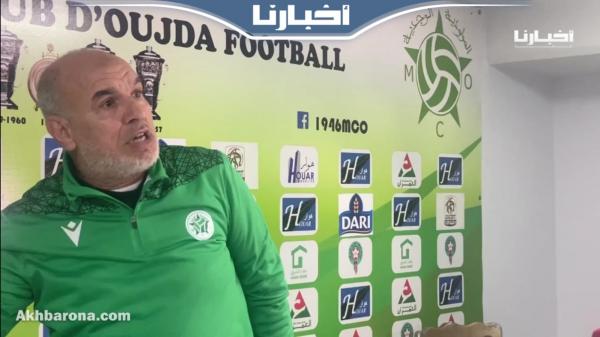 مساعد مدرب وجدة يثير الجدل في الندوة الصحافية: أنا غادي نعطيكم الزبدة...