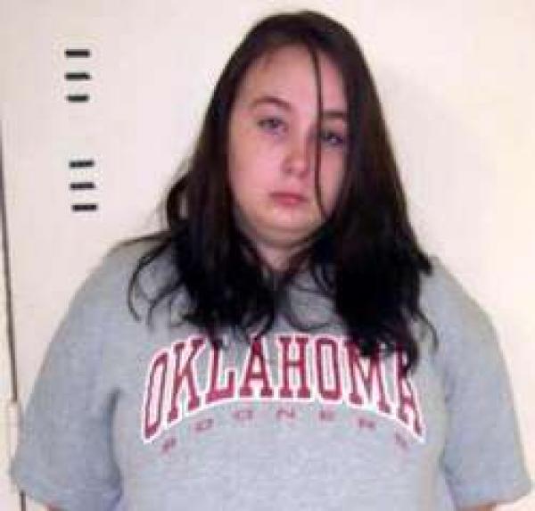 أمريكية تحاول بيع ولديها لتخرج حبيبها من السجن!