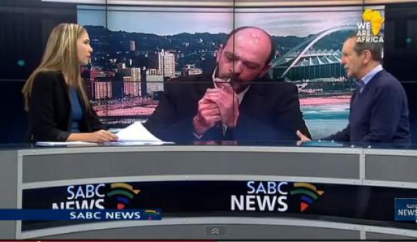 بالفيديو: ناشط مناهض للماريجوانا يدخنها على الهواء مباشرة