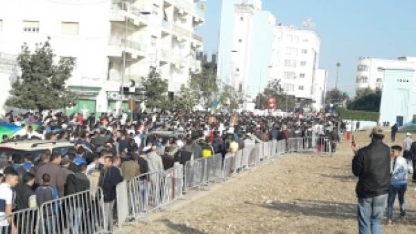 طوفان بشري في مسيرة "الاكفان من أجل الحياة" بمدينة الحسيمة