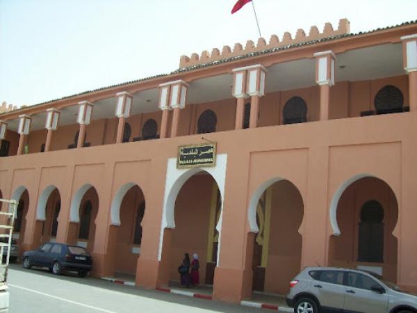 سابقة...حزب "الوردة" الحاصل على مقعدين يتحالف مع "الميزان" الحاصل على 10 مقاعد و"البيجيدي" ذي 4 مقاعد ويفوز بالرئاسة بقصبة تادلة