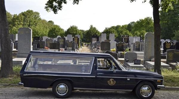 لص يسرق سيارة جنائز بداخلها جثمان ميت